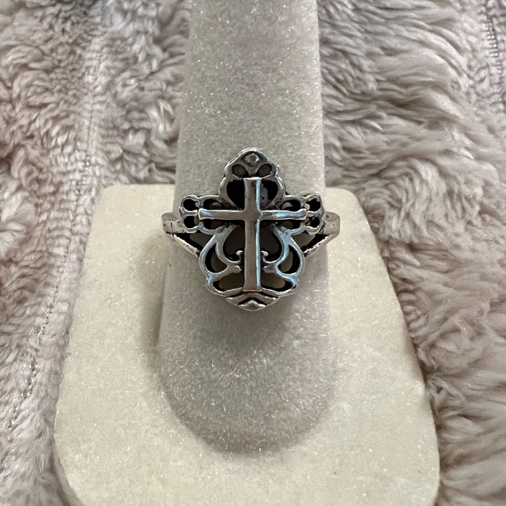 Cross Filigree Silver Ring Size 6.5